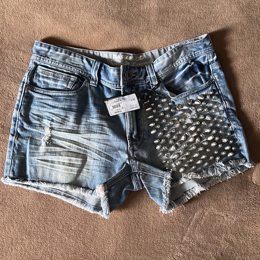 Parasuco denim jean short with spike